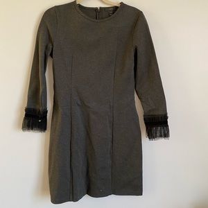 Business-like dress with cute detail on sleeve and zipper on the back